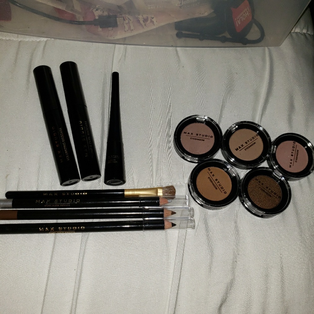Max Studio Makeup Set